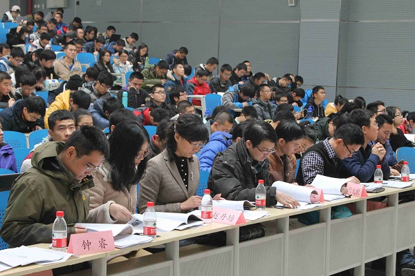 英国威廉希尔公司2014级优良学风班答辩顺利举行